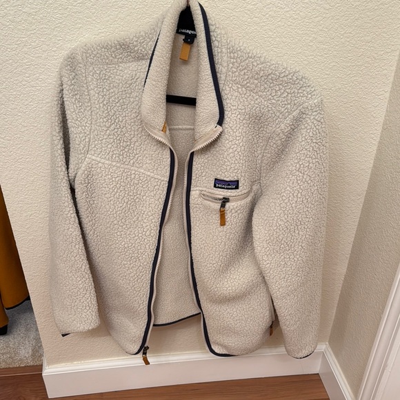 Patagonia Off-White Fleece Jacket with Navy Trim - Picture 1 of 5